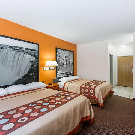 Super 8 By Wyndham Salina Hotell Exteriör bild