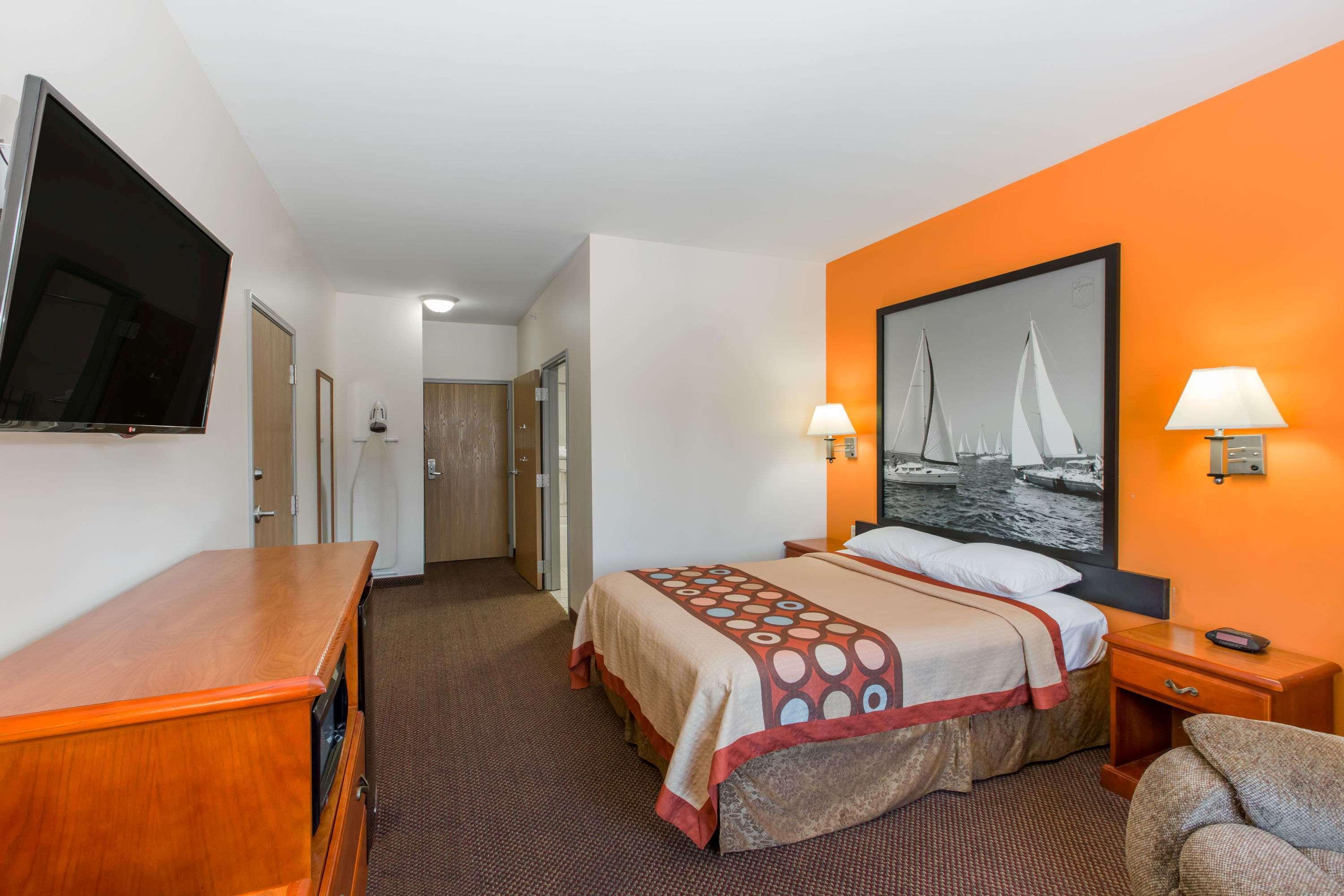 Super 8 By Wyndham Salina Hotell Exteriör bild