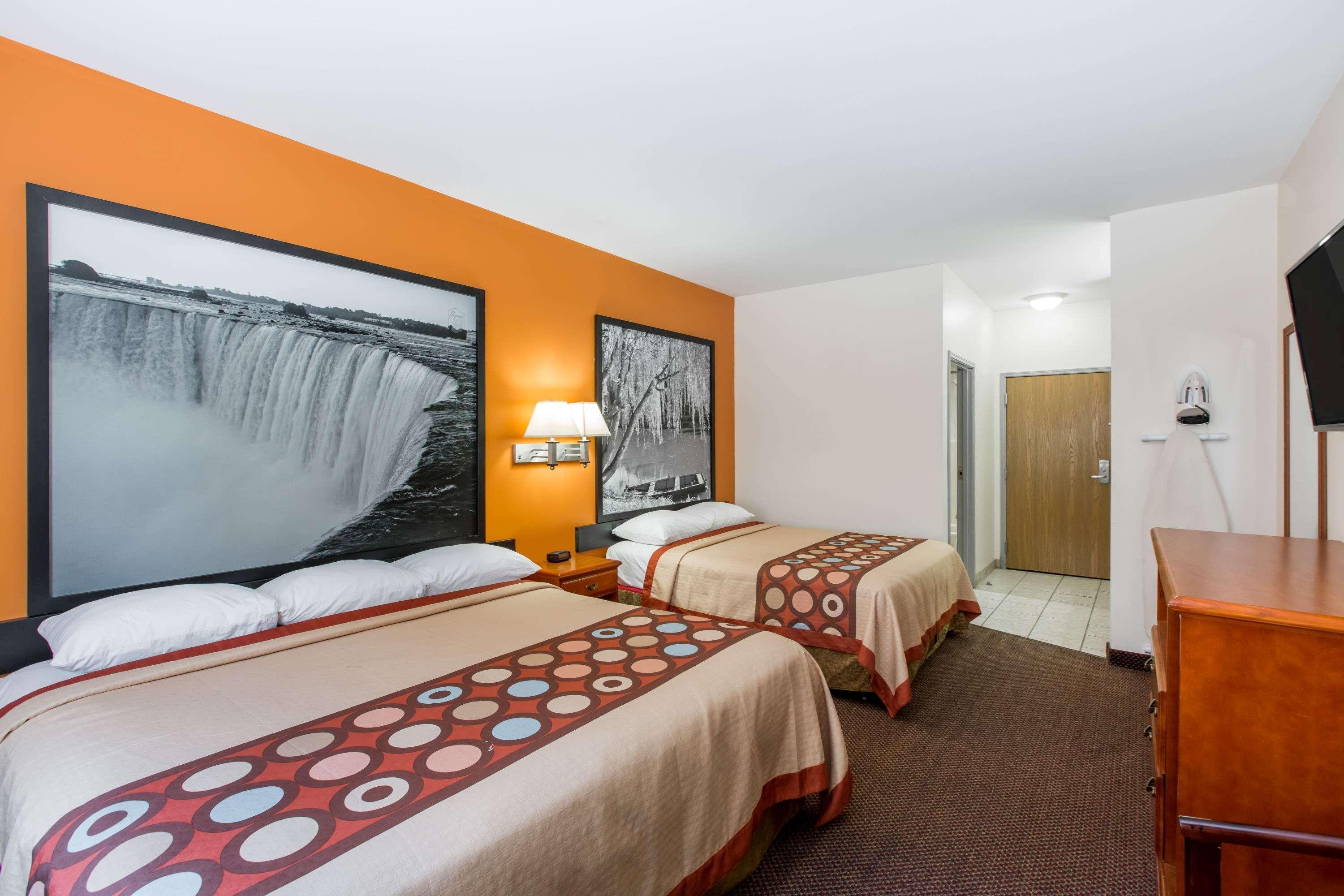 Super 8 By Wyndham Salina Hotell Exteriör bild
