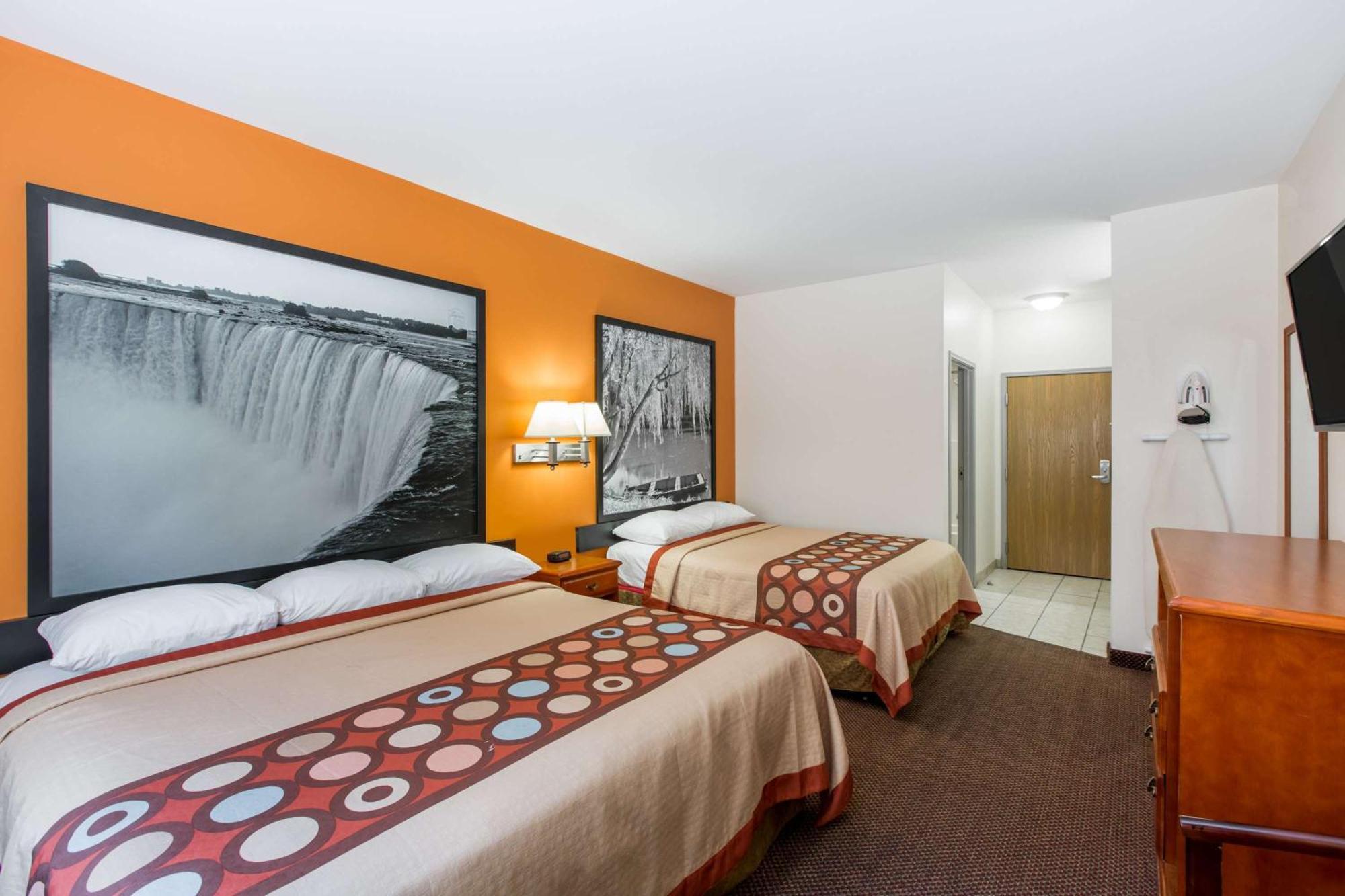 Super 8 By Wyndham Salina Hotell Exteriör bild