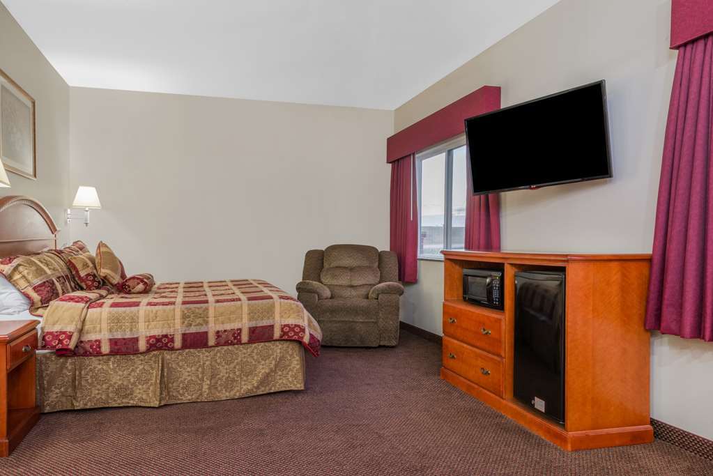 Super 8 By Wyndham Salina Hotell Rum bild